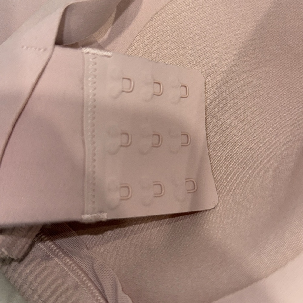 Lululemon Air Support Bra-Authentic-EUC - Picture 4 of 8